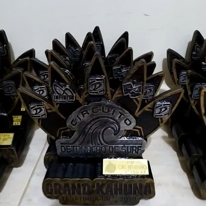 Troféus do Grand Kahuna de surf — troféu em resina produzido pela M Brace