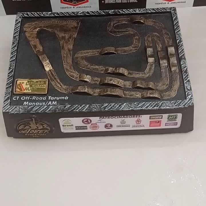 Traçado de pista em resina — troféu em resina produzido pela M Brace