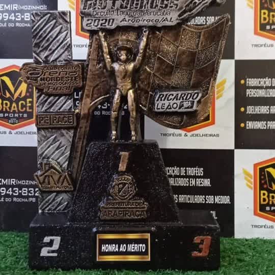 Troféu Cristo Redentor — troféu em resina produzido pela M Brace