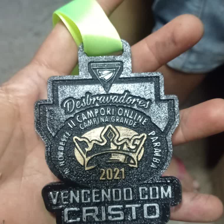 Medalha Vencendo com Cristo — troféu em resina produzido pela M Brace